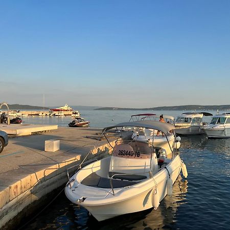 Amaizing Apartment Near Airport Kastel Stafilic Екстер'єр фото