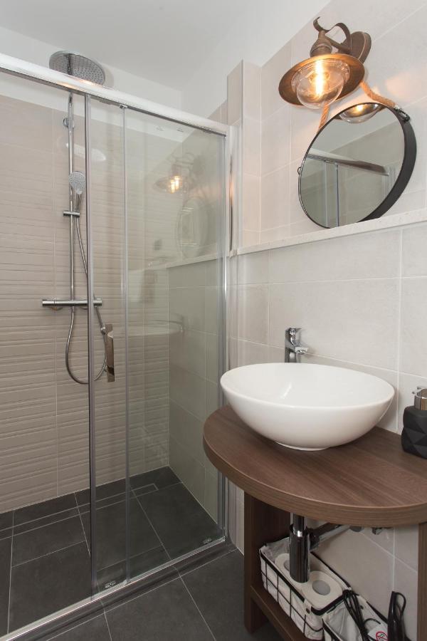 Amaizing Apartment Near Airport Kastel Stafilic Екстер'єр фото