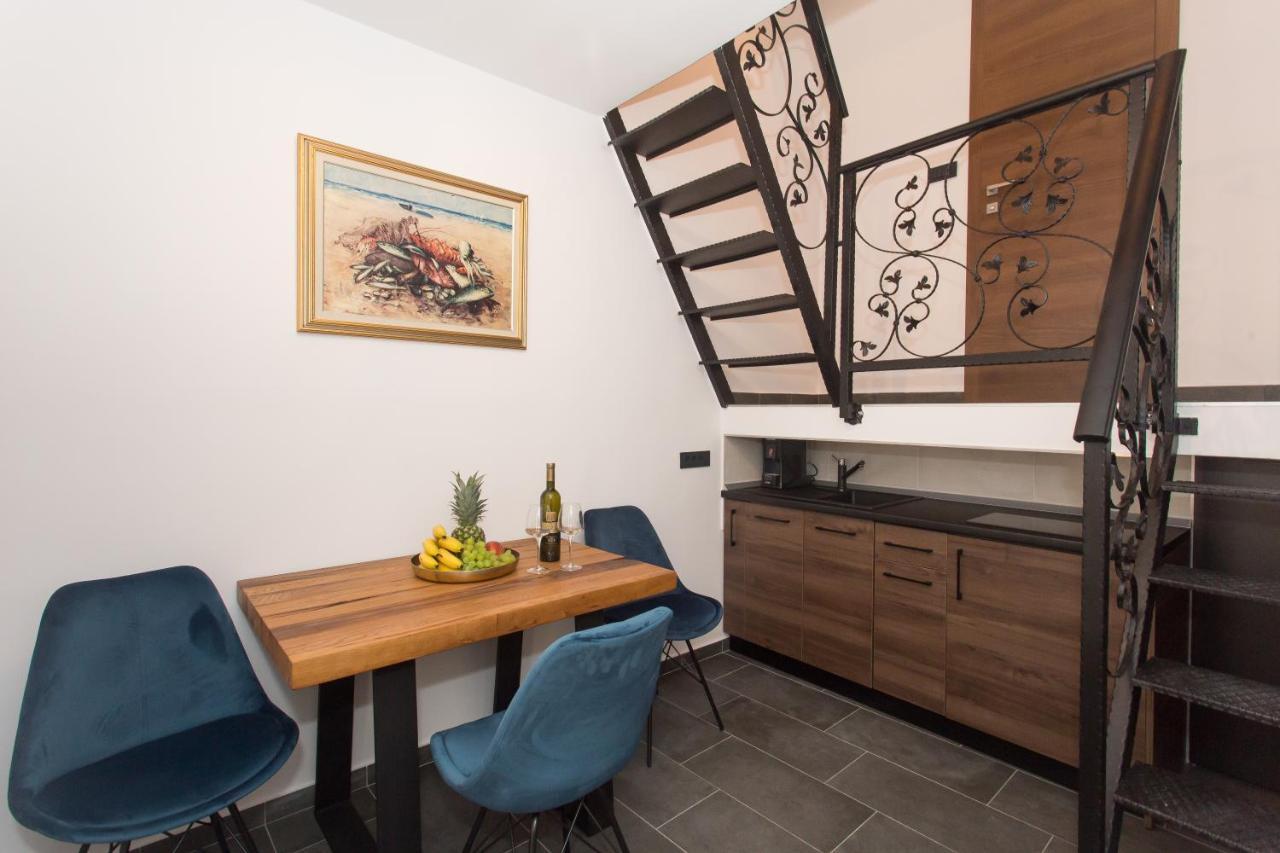 Amaizing Apartment Near Airport Kastel Stafilic Екстер'єр фото