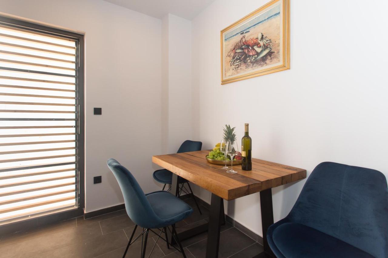 Amaizing Apartment Near Airport Kastel Stafilic Екстер'єр фото