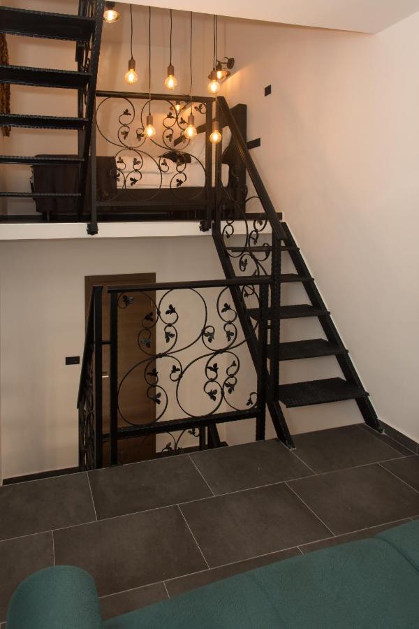 Amaizing Apartment Near Airport Kastel Stafilic Екстер'єр фото