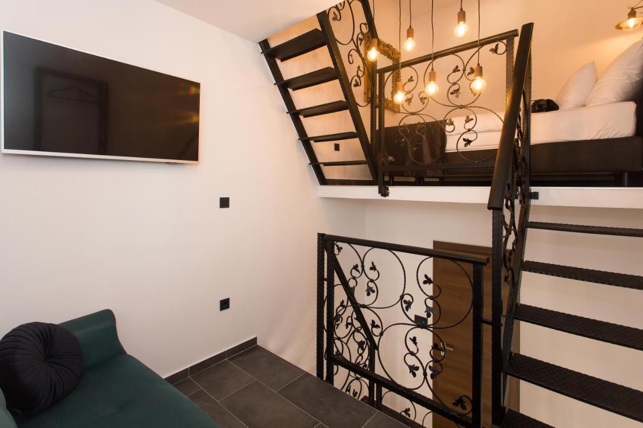 Amaizing Apartment Near Airport Kastel Stafilic Екстер'єр фото