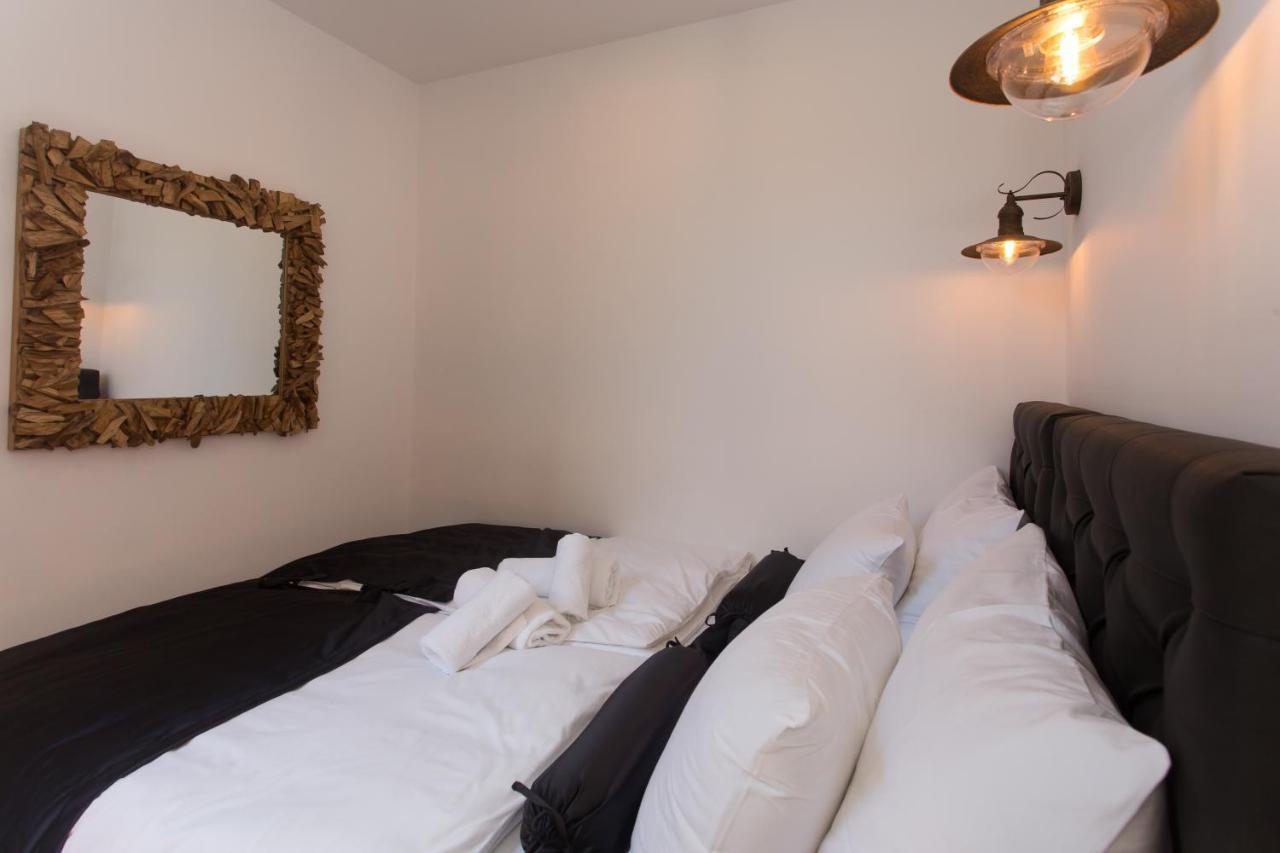 Amaizing Apartment Near Airport Kastel Stafilic Екстер'єр фото