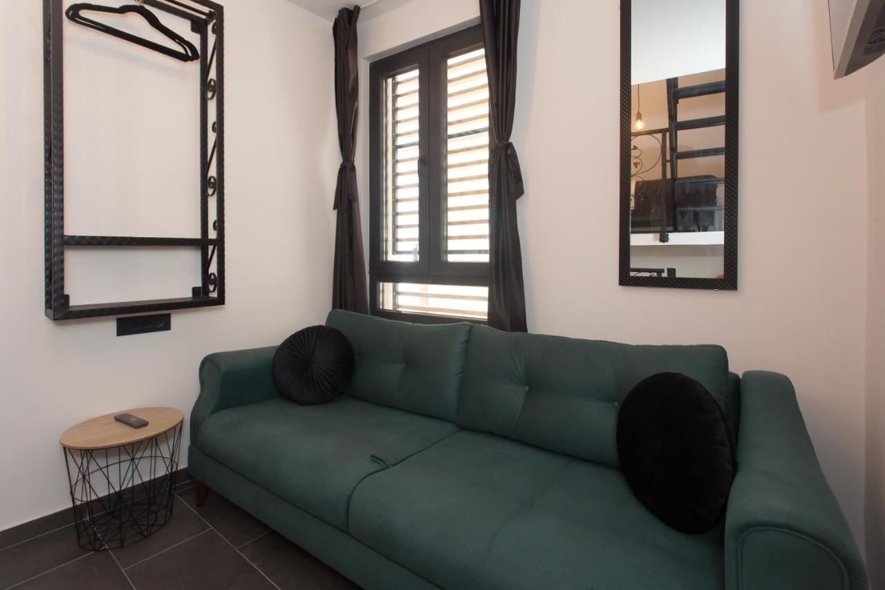 Amaizing Apartment Near Airport Kastel Stafilic Екстер'єр фото