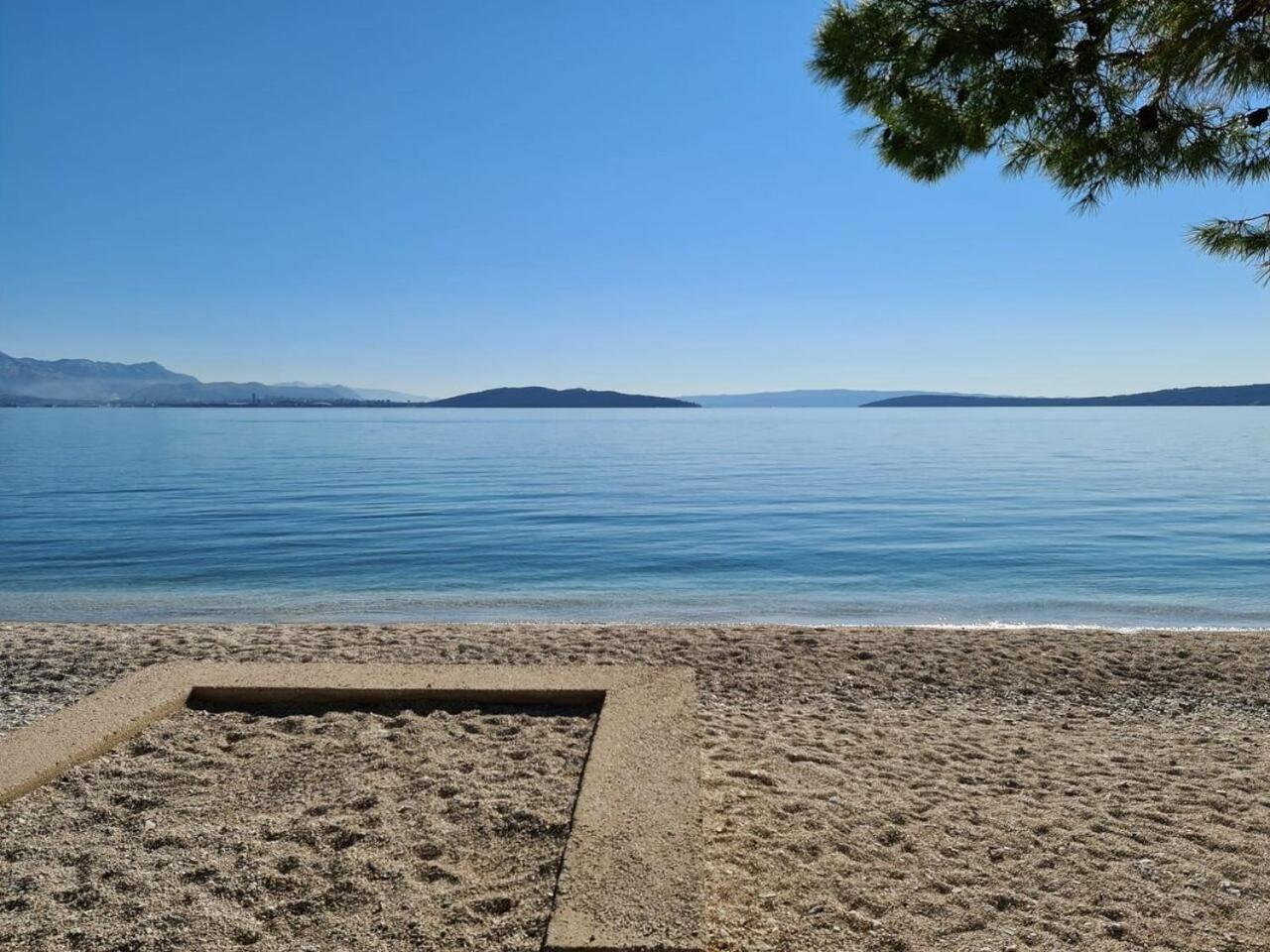 Amaizing Apartment Near Airport Kastel Stafilic Екстер'єр фото